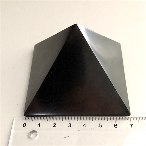 Shungit Pyramide 7x7 cm